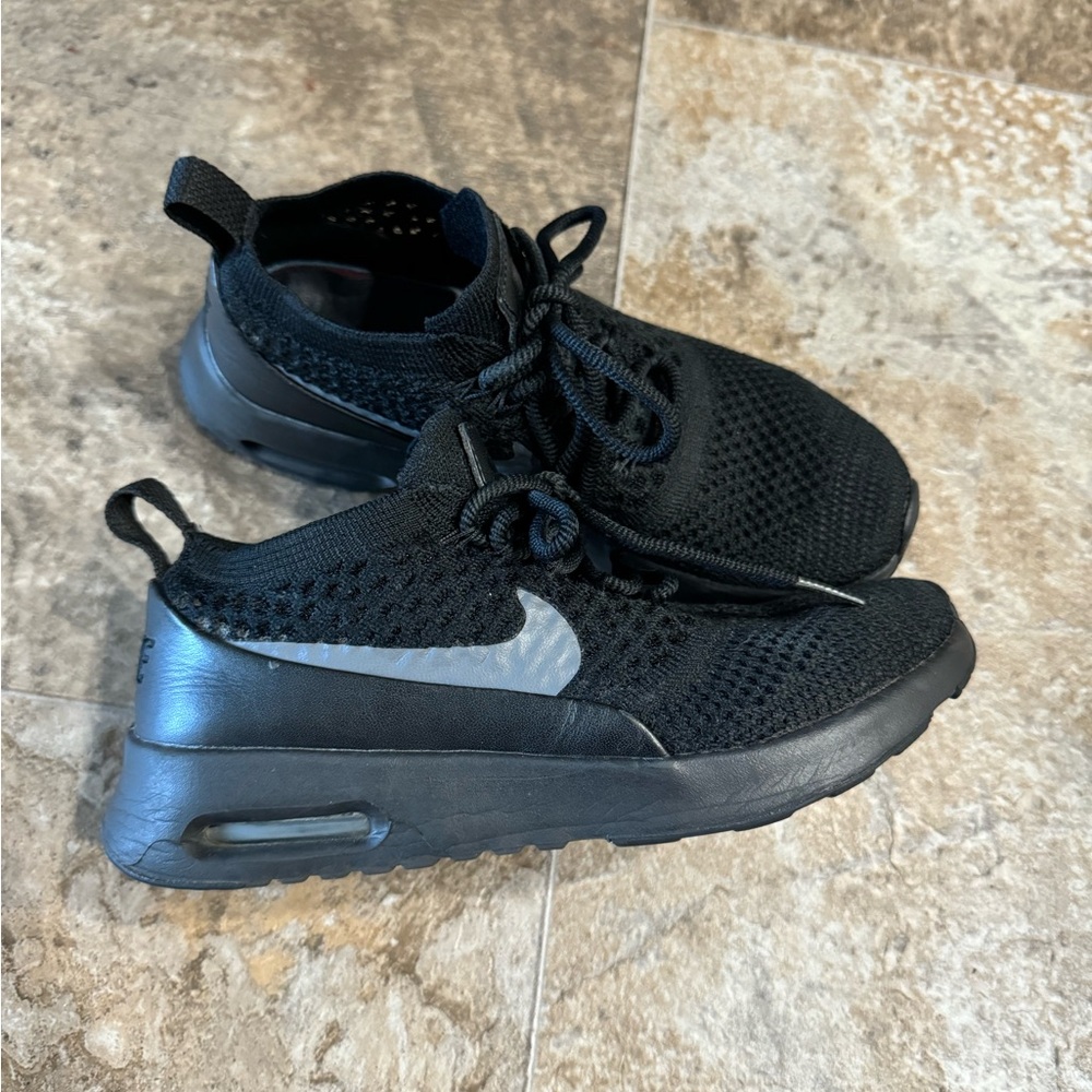Nike black sneakers